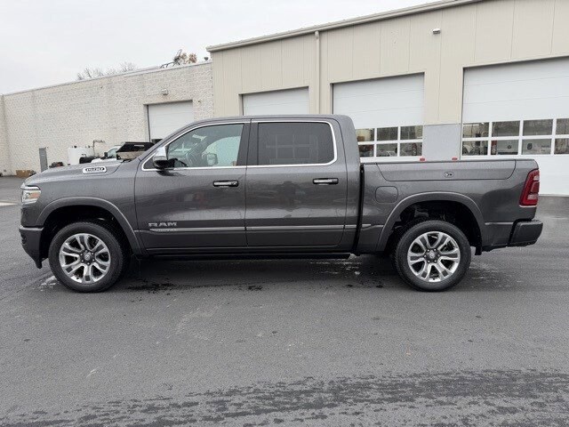 2022 Ram 1500 Limited photo 2