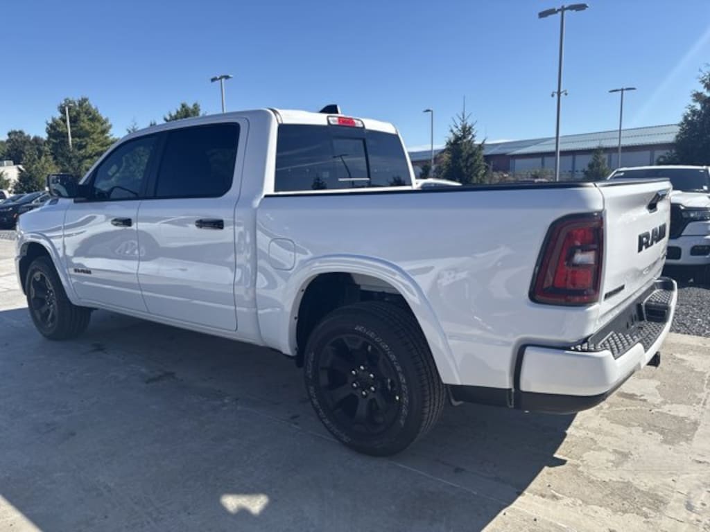New 2025 Ram 1500 BIG HORN CREW CAB 4X4 5'7 BOX Pickup