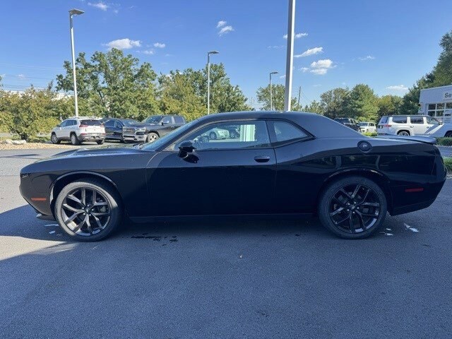 2022 Dodge Challenger SXT photo 2