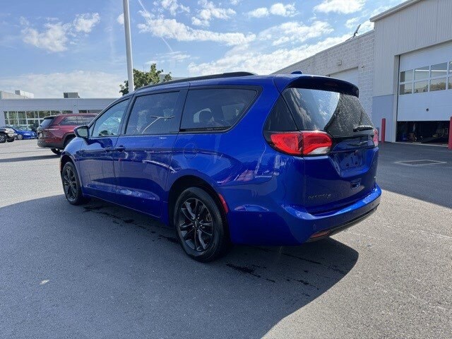 2020 Chrysler Pacifica Touring L photo 3