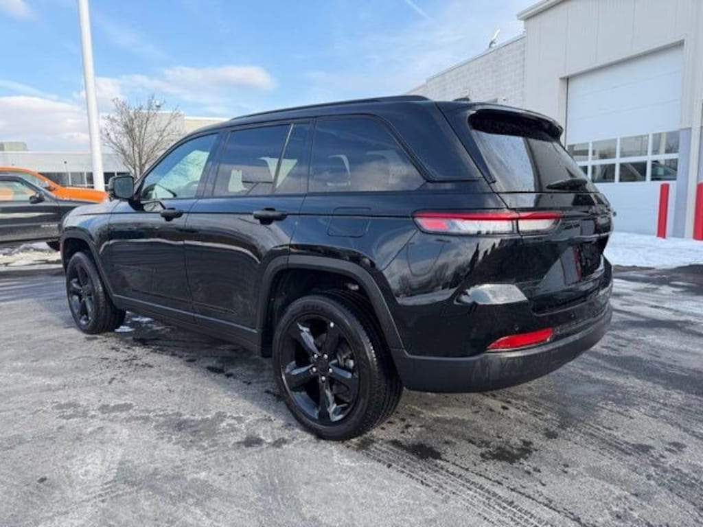 Certified 2025 Jeep Grand Cherokee Altitude X SUV