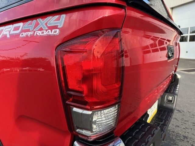 2016 Toyota Tacoma TRD photo 4
