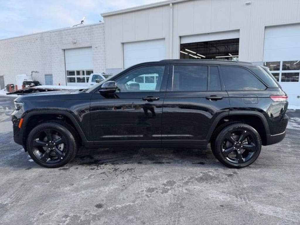 Certified 2025 Jeep Grand Cherokee Altitude X SUV