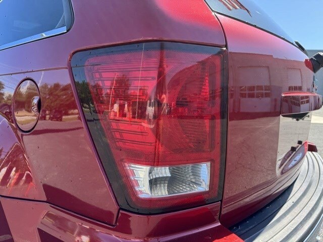 2010 Jeep Grand Cherokee photo 4