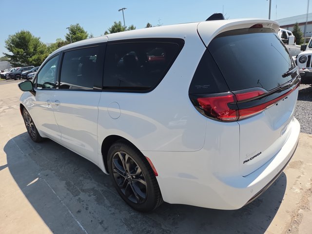 2026 Chrysler Pacifica Select - Photo 12