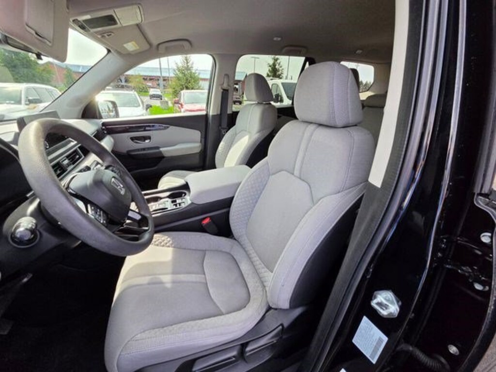Used 2023 Honda Pilot LX SUV