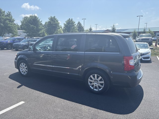 2016 Chrysler Town & Country Touring photo 4