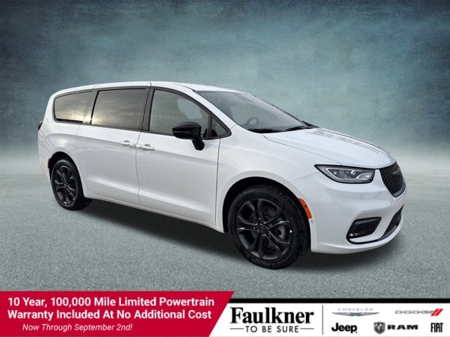 2026 Chrysler Pacifica Select's photo