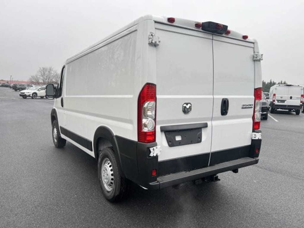New 2025 Ram ProMaster PROMASTER 3500 TRADESMAN CARGO VAN LOW ROOF 136' W Cargo Van
