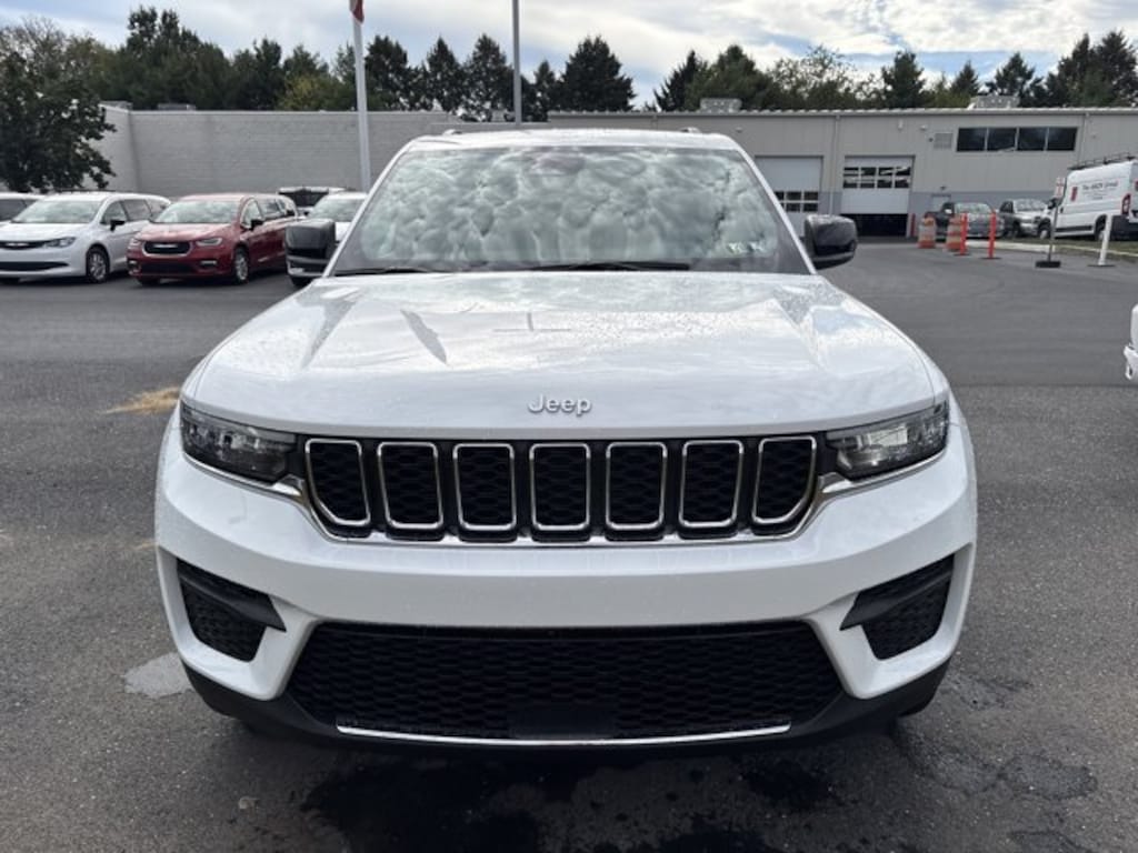 New 2025 Jeep Grand Cherokee LAREDO 4X4 Sport Utility