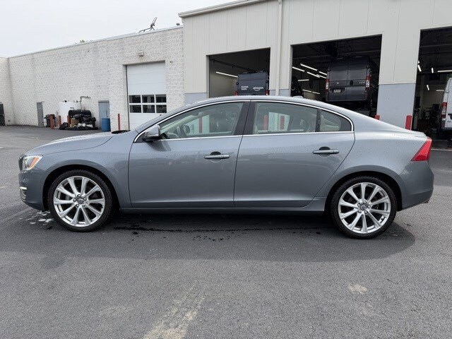 2017 Volvo S60 T5 AWD Inscription Platinum photo 2