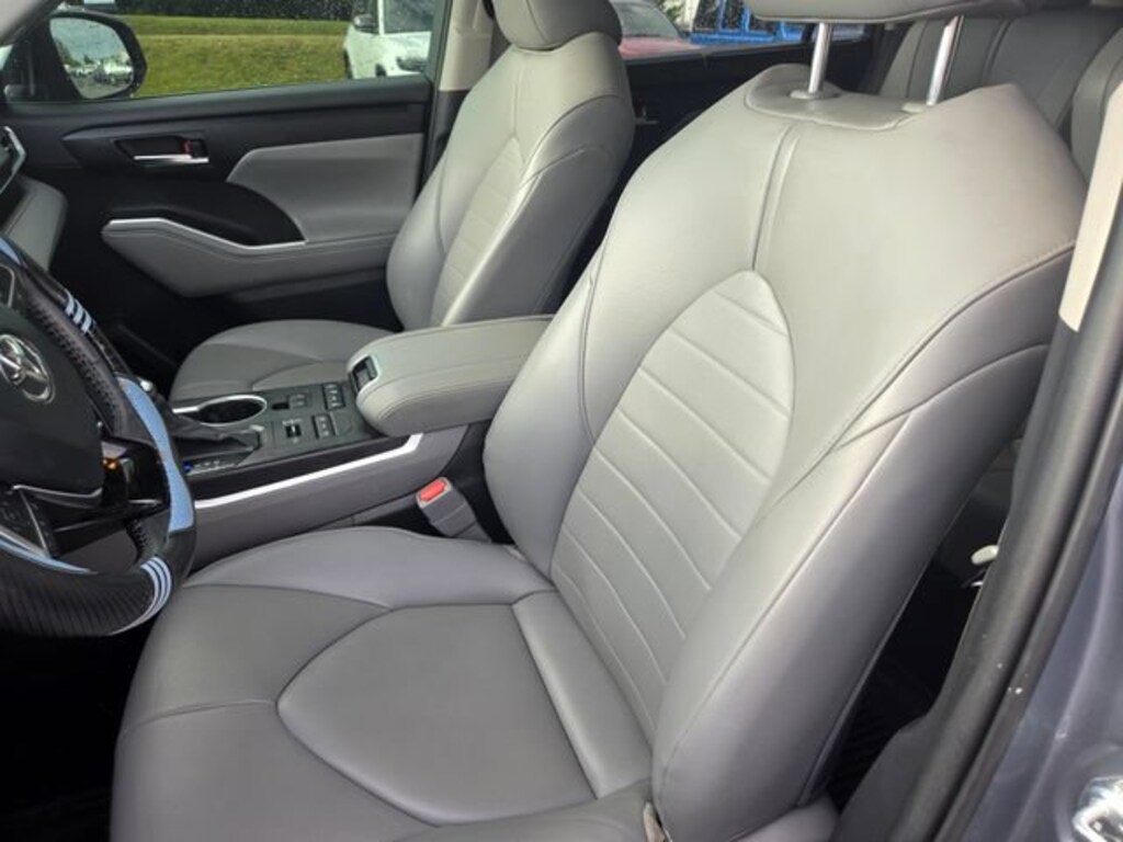 Used 2021 Toyota Highlander XLE SUV