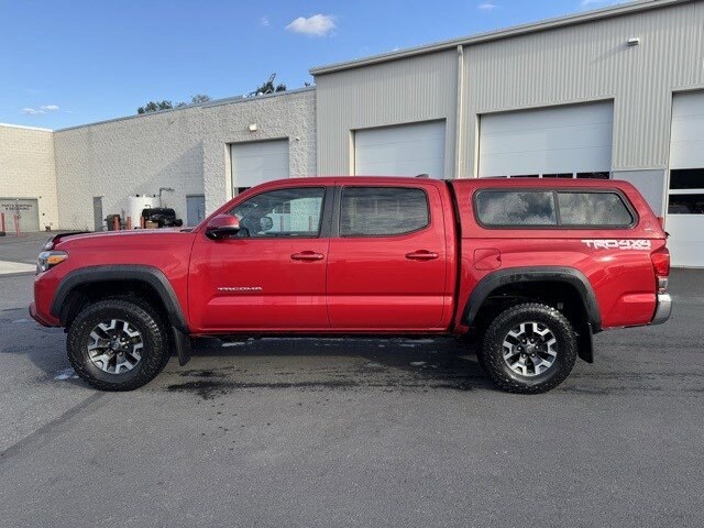 2016 Toyota Tacoma TRD photo 2