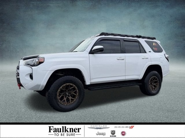 2016 Toyota 4Runner SR5's photo