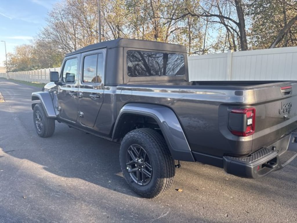New 2026 Jeep Gladiator SPORT S 4X4 Pickup
