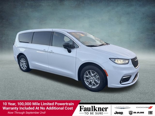 2026 Chrysler Pacifica Select's photo