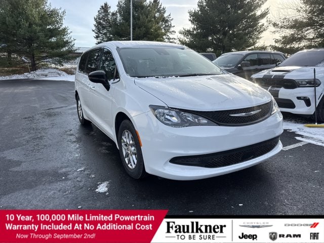 2026 Chrysler Voyager LX's photo