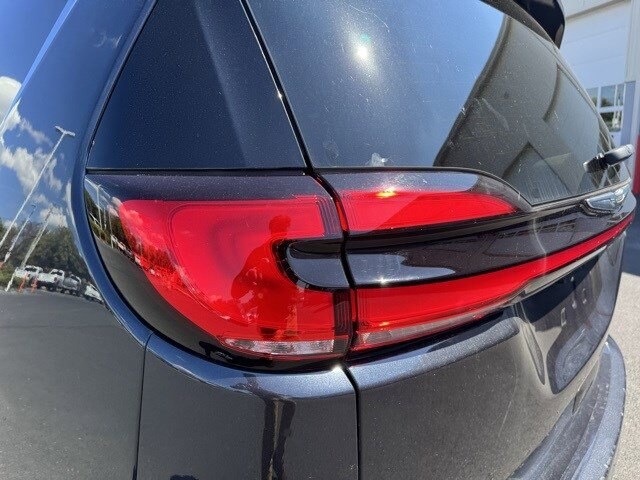 2021 Chrysler Pacifica Touring L photo 4
