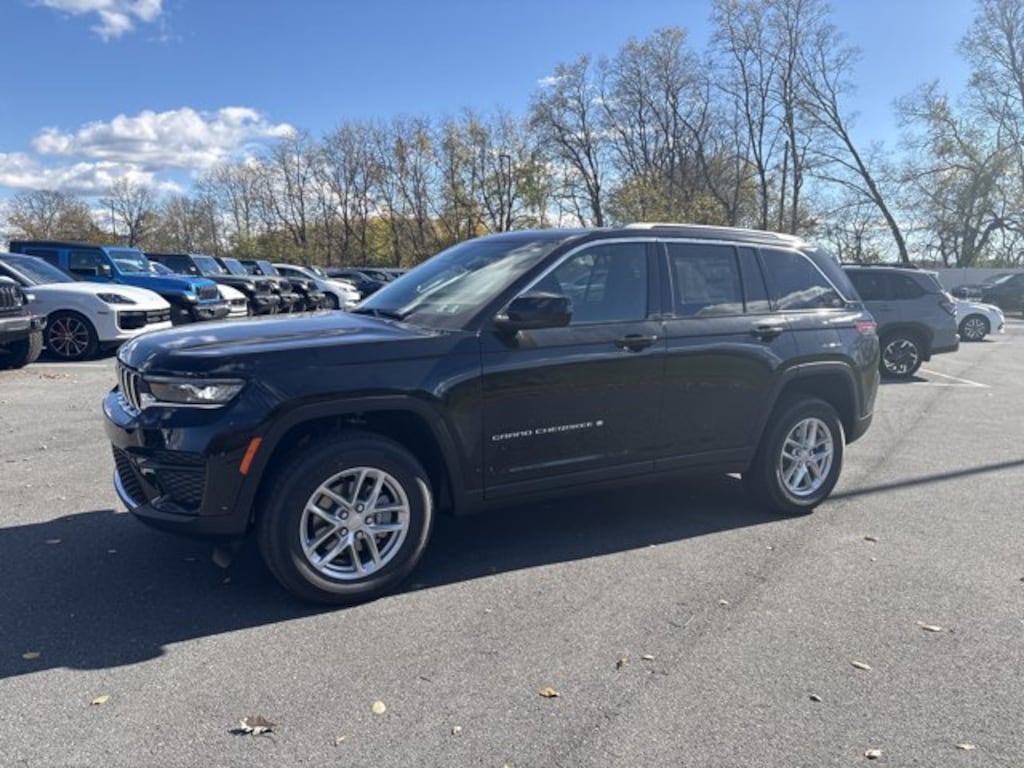 New 2025 Jeep Grand Cherokee LAREDO X 4X4 Sport Utility