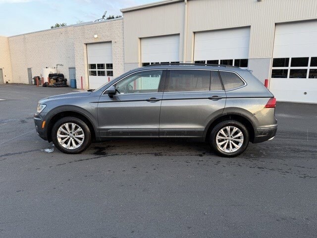 2018 Volkswagen Tiguan SE photo 2