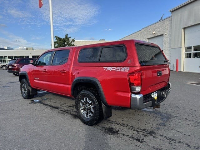 2016 Toyota Tacoma TRD photo 3
