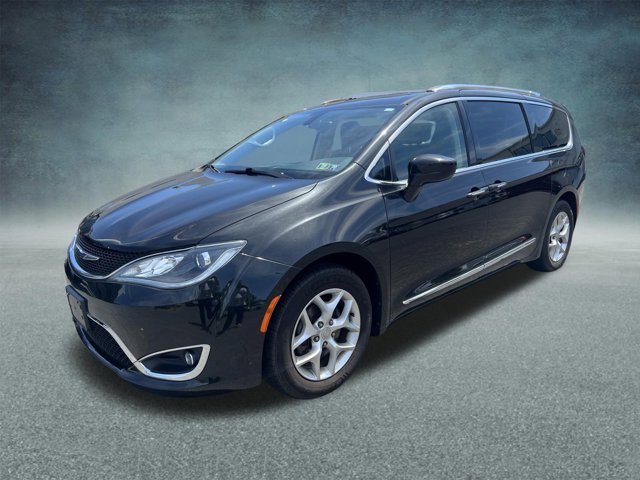 2018 Chrysler Pacifica Touring L Plus's photo