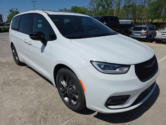 2026 Chrysler Pacifica Select - Photo 18