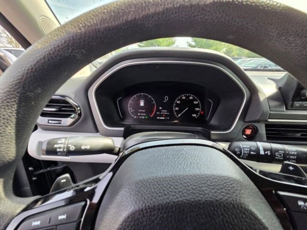 Used 2023 Honda Pilot LX SUV