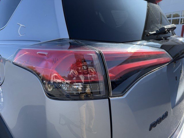 2018 Toyota RAV4 Adventure photo 3
