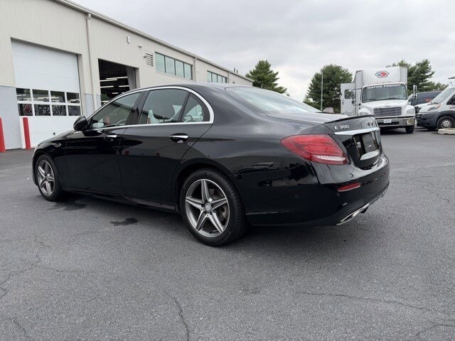 2017 Mercedes Benz E 300 4MATIC Sedan photo 3