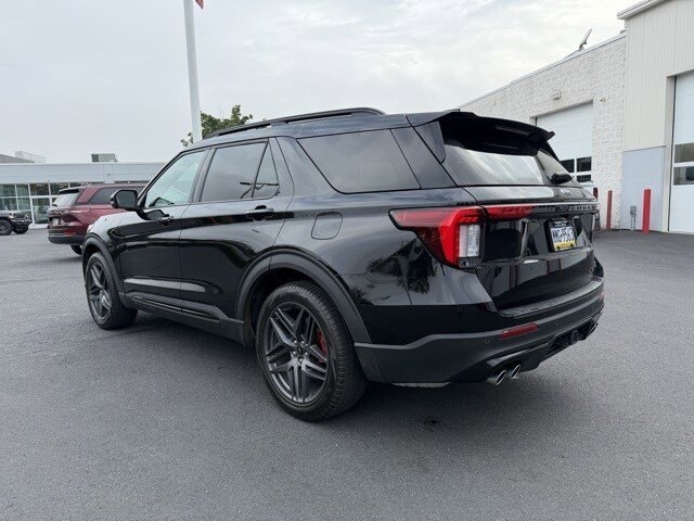 2025 Ford Explorer ST photo 3