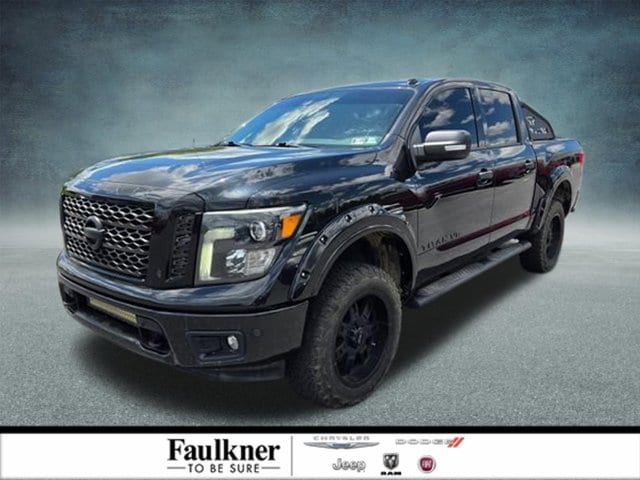 2019 Nissan Titan SL 4X4 Crew Cab's photo