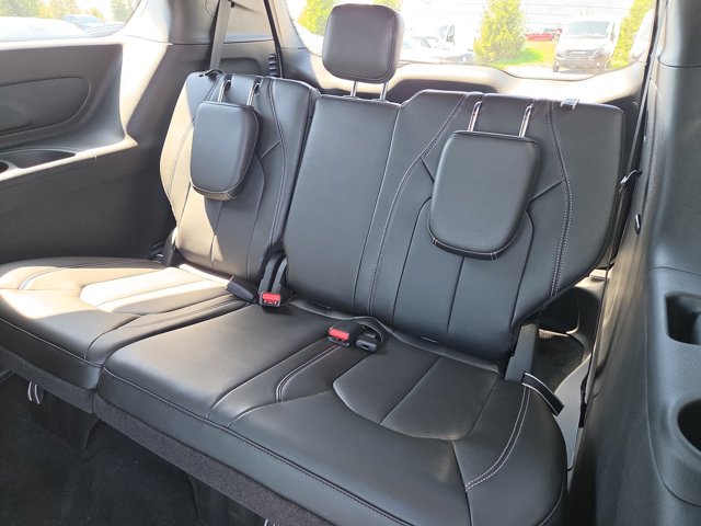 2026 Chrysler Pacifica Select - Photo 10