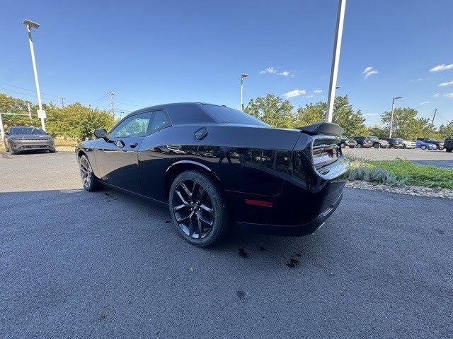 2022 Dodge Challenger SXT photo 3