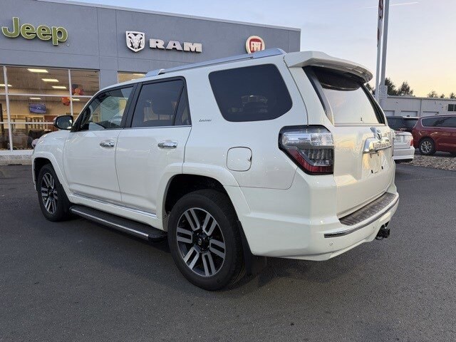 2017 Toyota 4Runner SR5 4WD photo 3