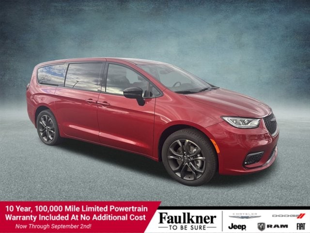 2026 Chrysler Pacifica Select's photo