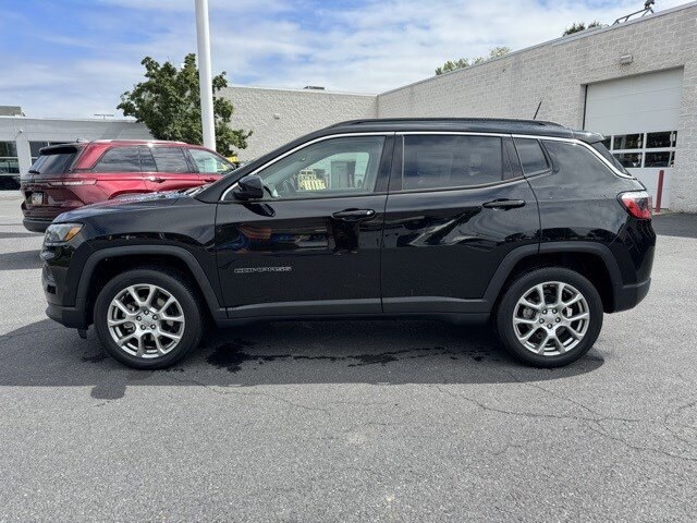 2022 Jeep Compass Latitude Lux photo 2