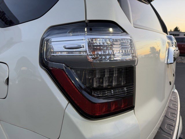 2017 Toyota 4Runner SR5 4WD photo 4