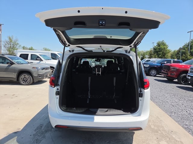 2026 Chrysler Pacifica Select - Photo 23
