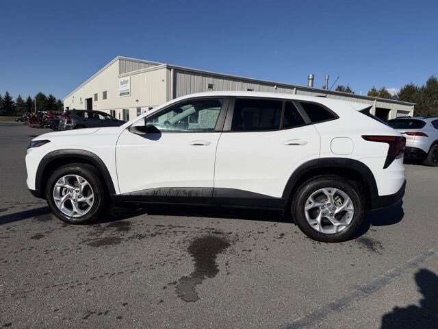 2024 Chevrolet Trax LS photo 2