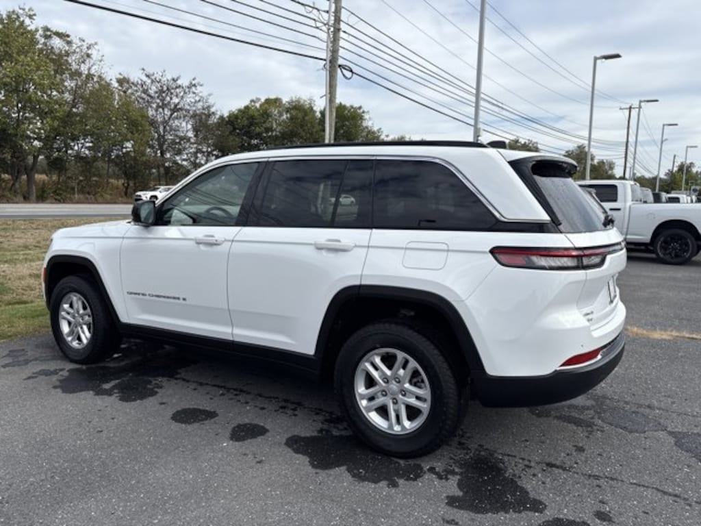 New 2025 Jeep Grand Cherokee LAREDO 4X4 Sport Utility