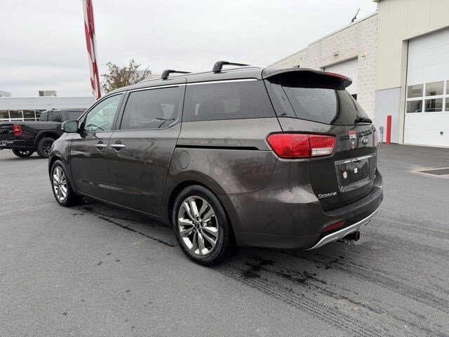 2015 Kia Sedona photo 3