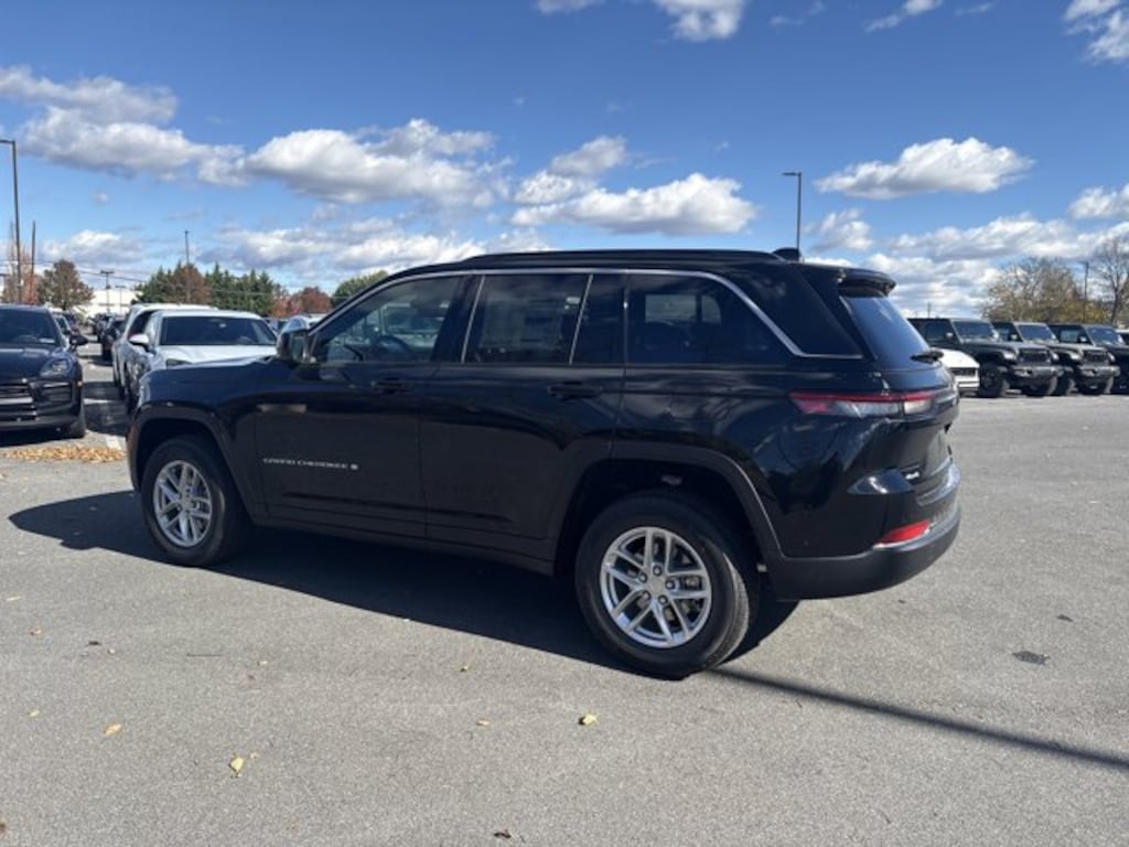New 2025 Jeep Grand Cherokee LAREDO X 4X4 Sport Utility