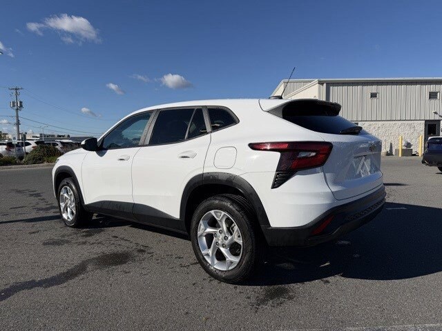 2024 Chevrolet Trax LS photo 3