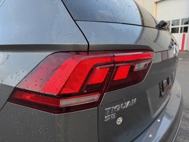 2018 Volkswagen Tiguan SE photo 3