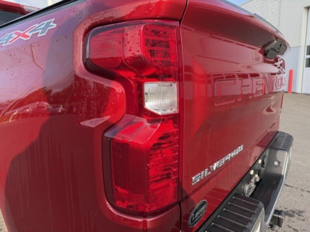 Used 2021 Chevrolet Silverado 1500 LT Truck Crew Cab