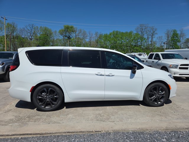 2026 Chrysler Pacifica Select - Photo 17
