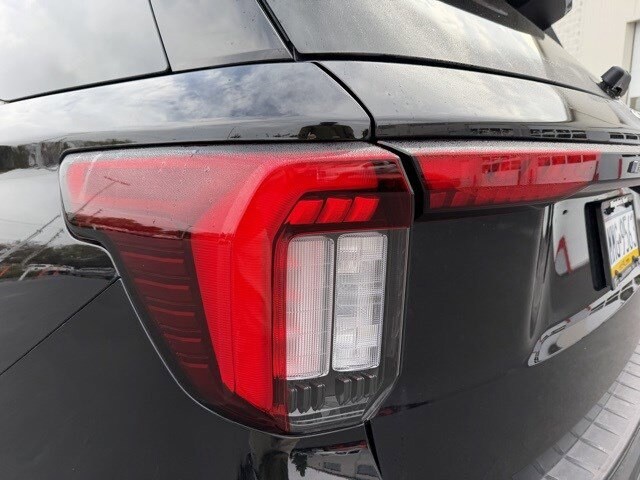 2025 Ford Explorer ST photo 4
