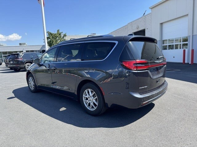 2021 Chrysler Pacifica Touring L photo 3