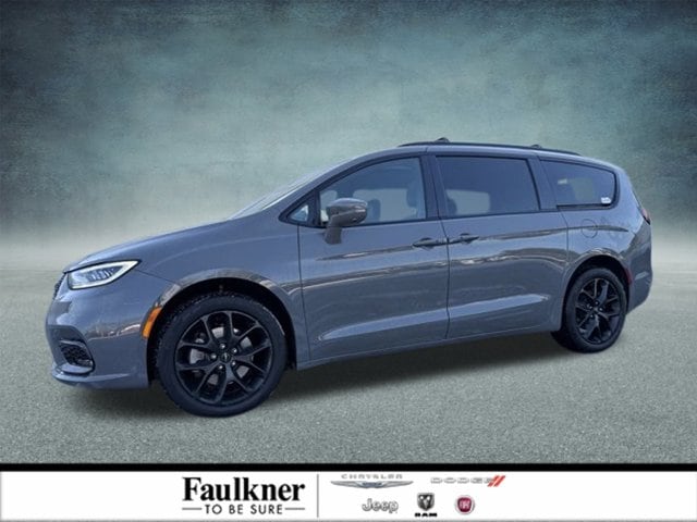 2021 Chrysler Pacifica Touring L's photo